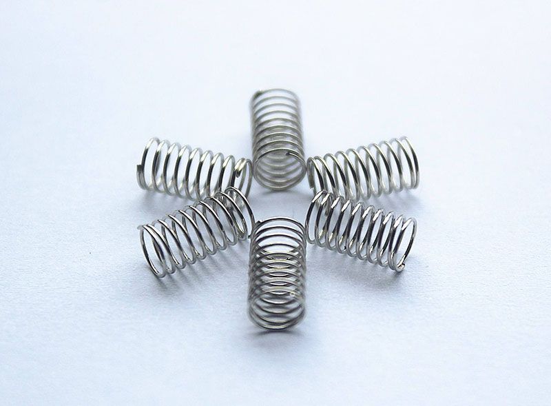 我們應該怎樣辨別不銹鋼小彈簧的品質